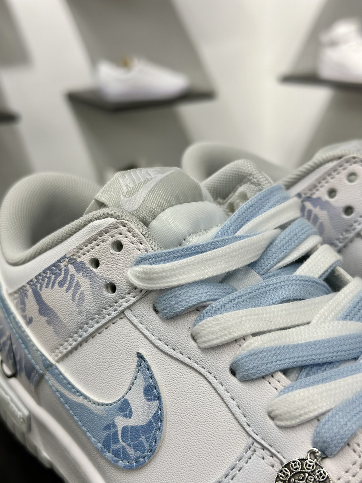 耐克Nike SB Dunk Low”Year of the Snake”扣篮系列低帮休闲运动滑板板鞋“白蓝灵蛇之珠年限定” DD1391-103