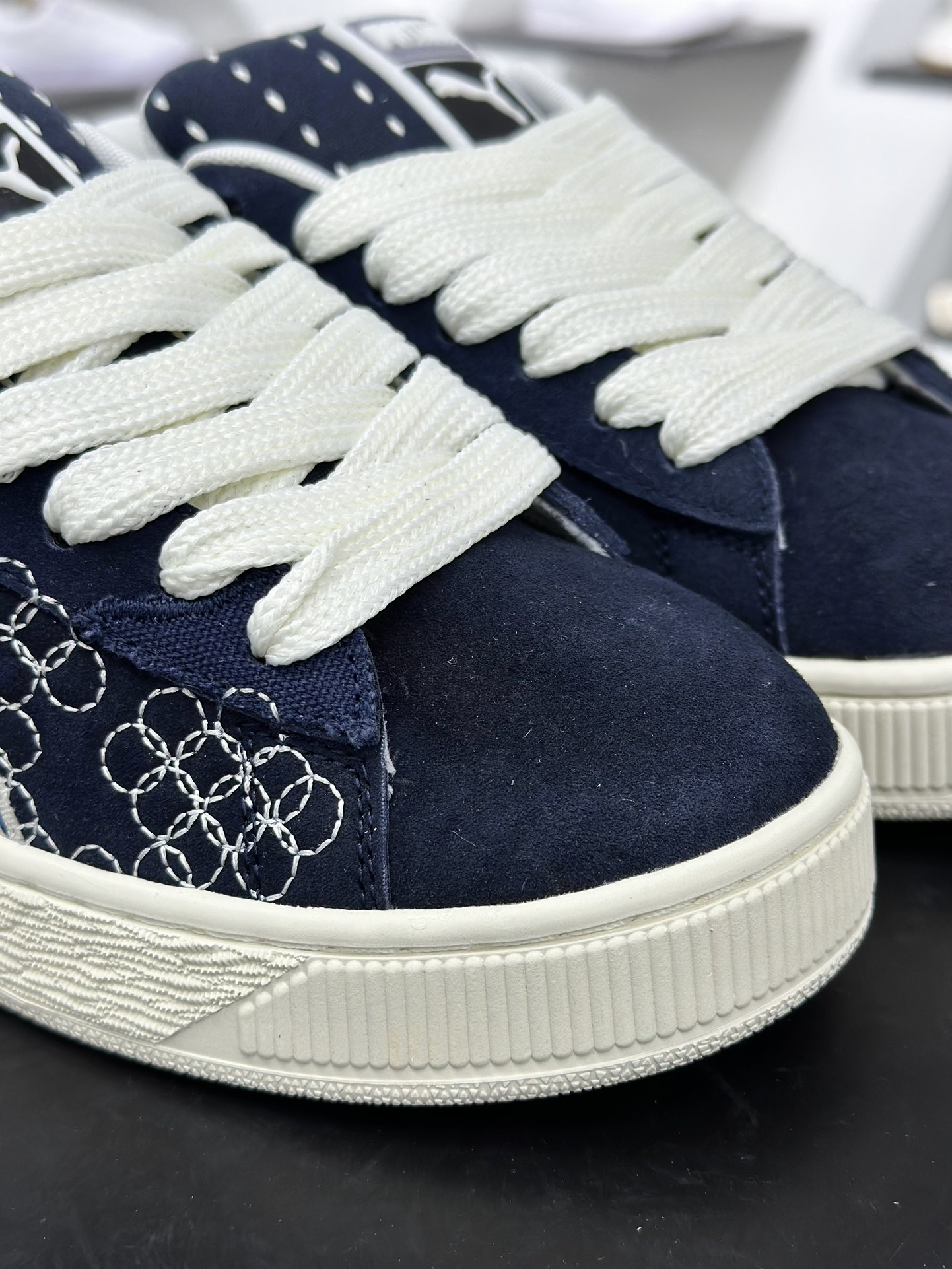 彪马PUMA Suede Low XL”Sashiko”经典明星系列低帮面包运动板鞋“翻毛藏蓝浅灰刺子绣” 395777-01