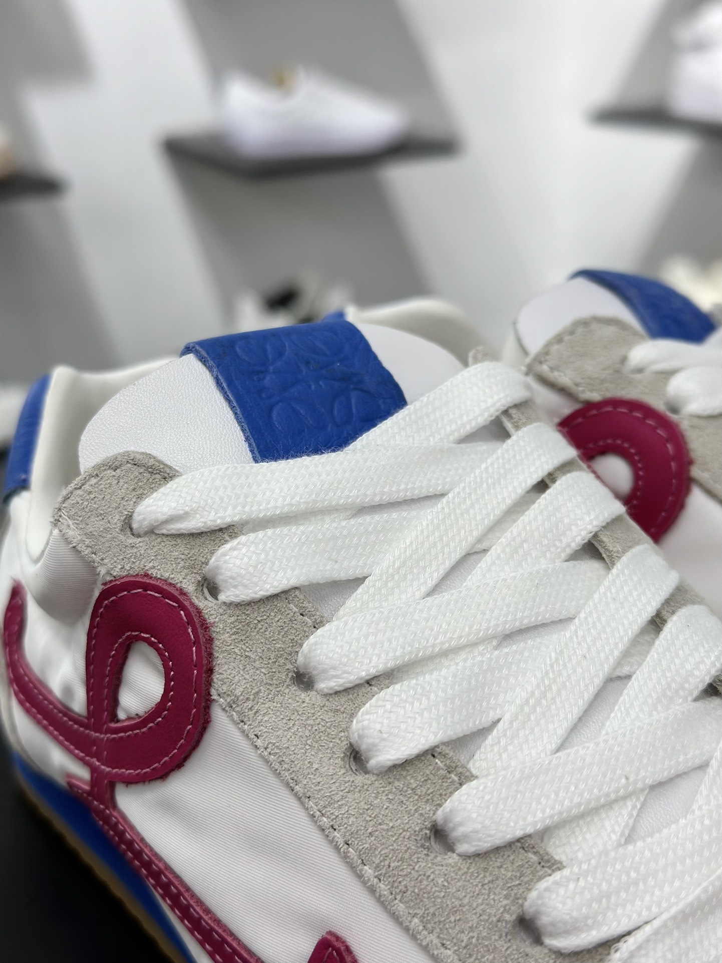 罗意威Loewe Ballet Runner 2.0 Sneakers 芭蕾舞德训薄底百搭休闲运动鞋“米白黑生胶底“米白宝蓝玫粉生胶底” 2FLLBR282X02-4868