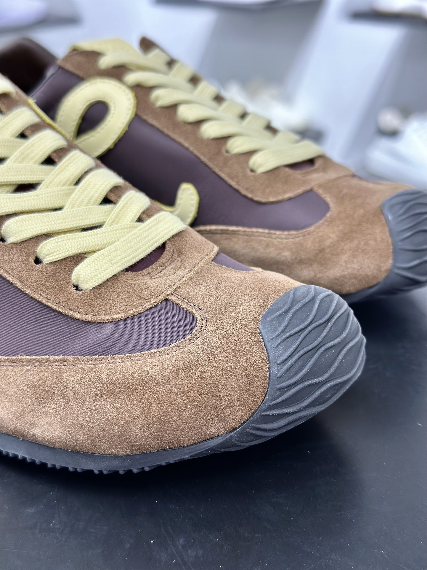 罗意威Loewe Ballet Runner 2.0 Sneakers 芭蕾舞2.0系列阿甘百搭休闲运动鞋“咖啡棕宝蓝米黄” MBR2282X01-4865