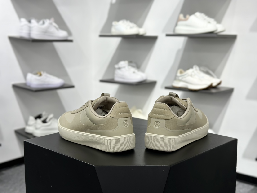 露露乐蒙/Lululemon Cityverse Lifestyle Low 费尔泽城市系列低帮德训风板鞋“皮革浅卡其” LW9AV8S