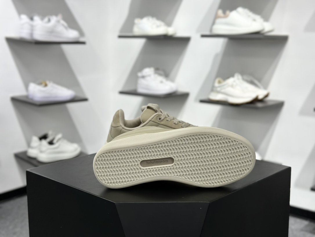 露露乐蒙/Lululemon Cityverse Lifestyle Low 费尔泽城市系列低帮德训风板鞋“皮革浅卡其” LW9AV8S
