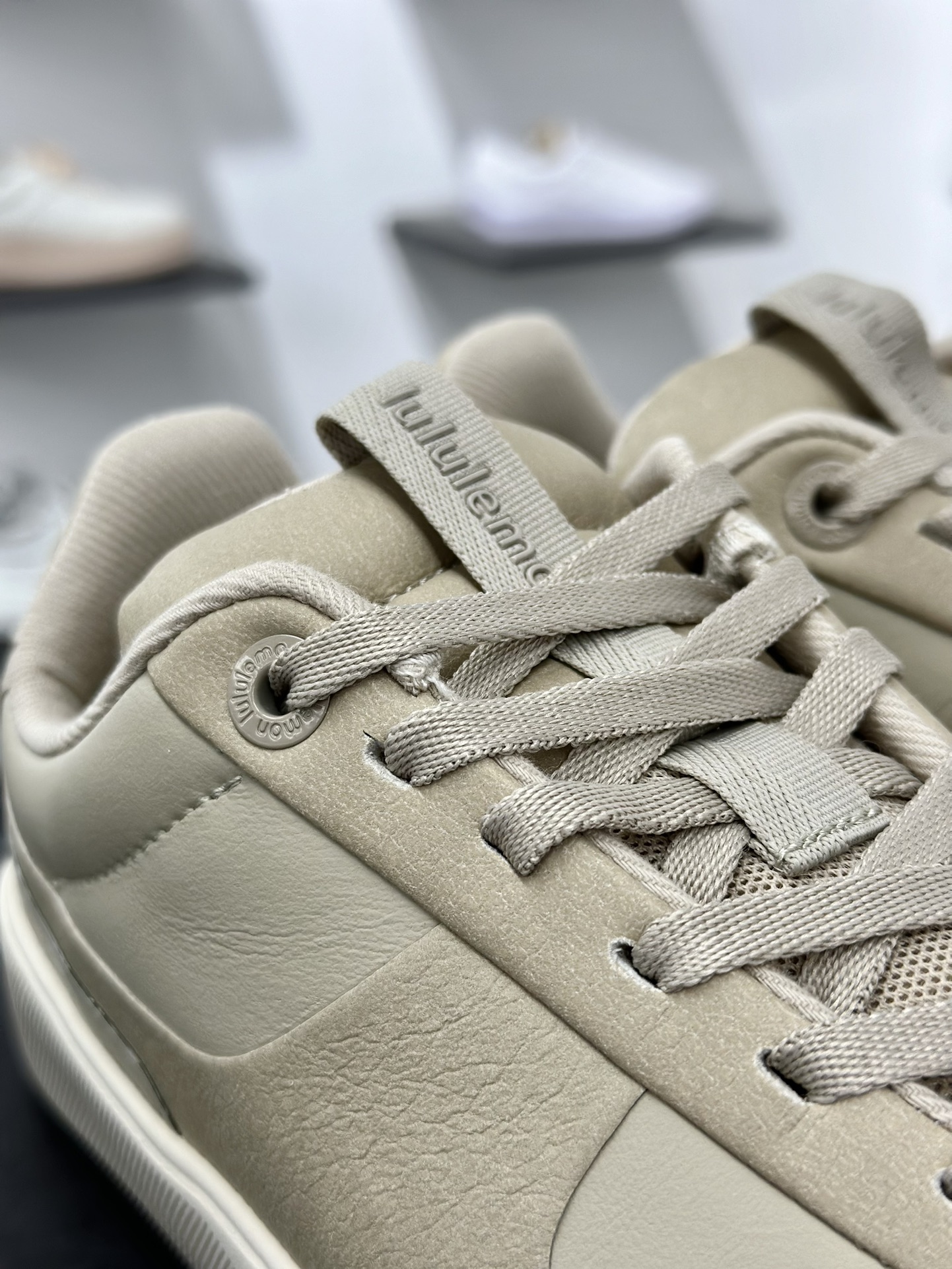 露露乐蒙/Lululemon Cityverse Lifestyle Low 费尔泽城市系列低帮德训风板鞋“皮革浅卡其” LW9AV8S