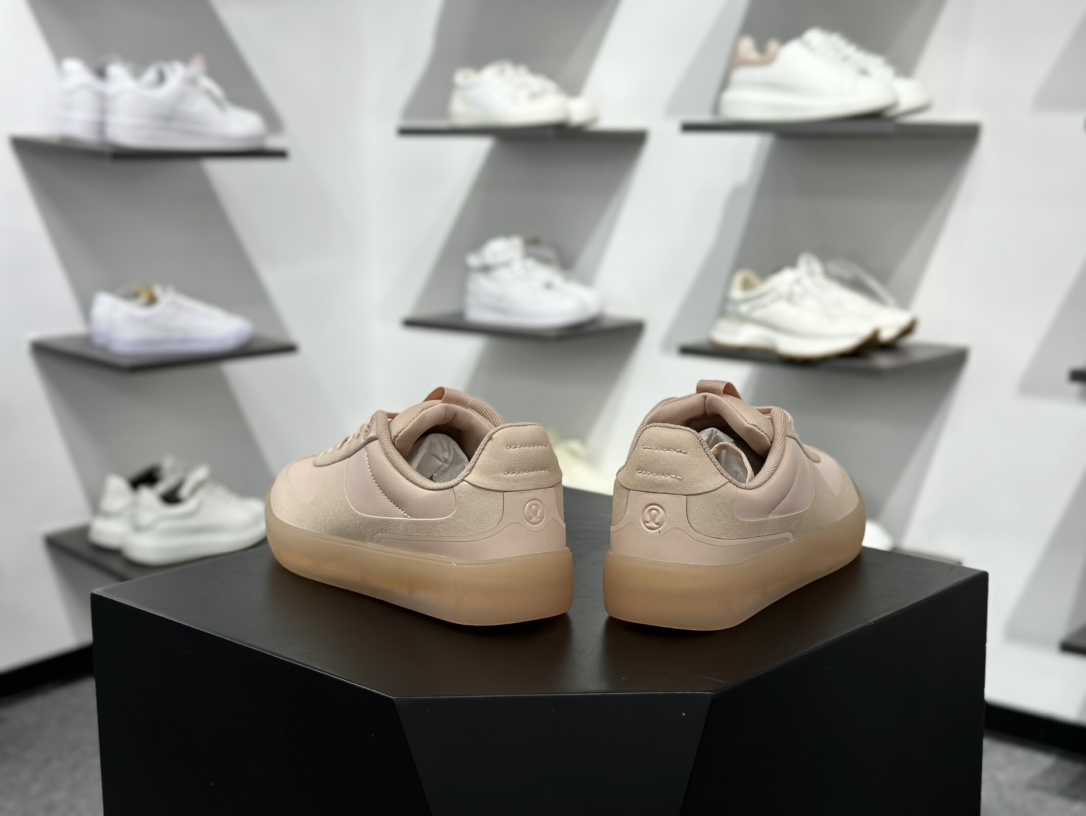 /Lululemon Cityverse Lifestyle Low 费尔泽城市系列低帮德训风板鞋“皮革果冻藕粉” LM9FFIS