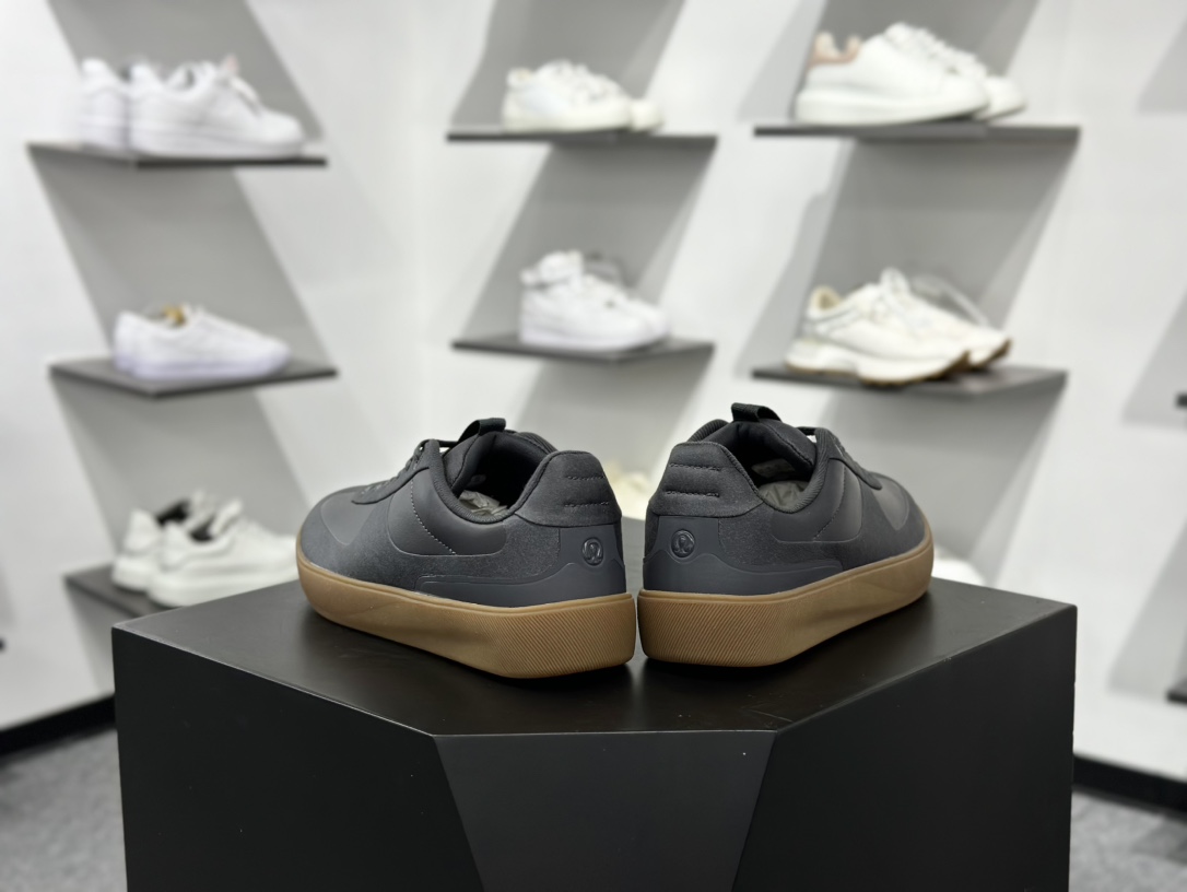 Lululemon Cityverse Lifestyle Low 费尔泽城市系列低帮德训风板鞋“皮革深灰生胶底” LW9EF5S