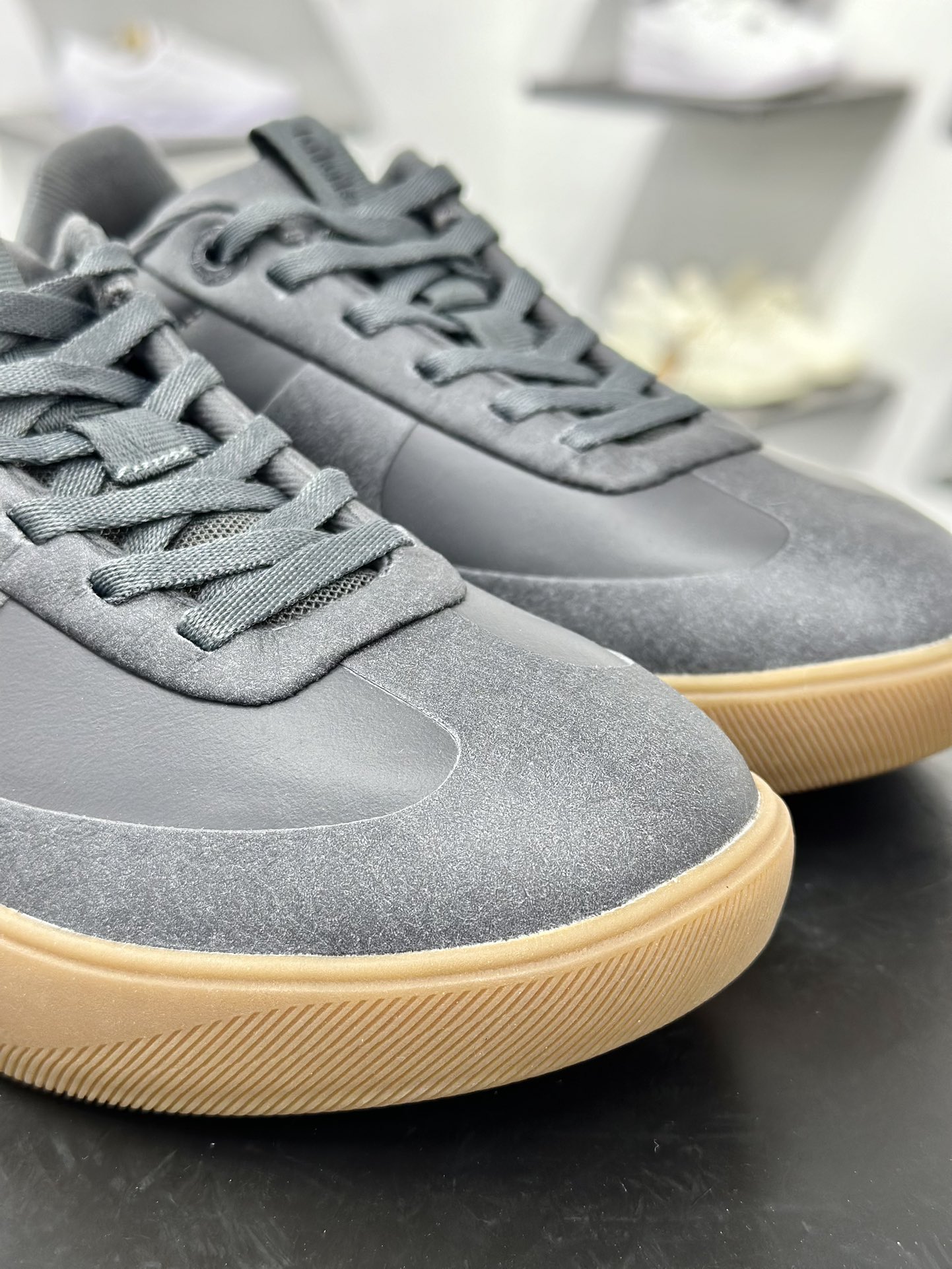 Lululemon Cityverse Lifestyle Low 费尔泽城市系列低帮德训风板鞋“皮革深灰生胶底” LW9EF5S