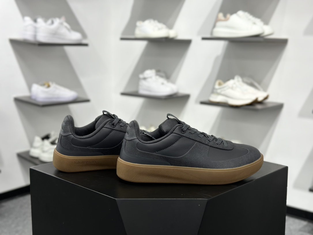 Lululemon Cityverse Lifestyle Low 费尔泽城市系列低帮德训风板鞋“皮革深灰生胶底” LW9EF5S