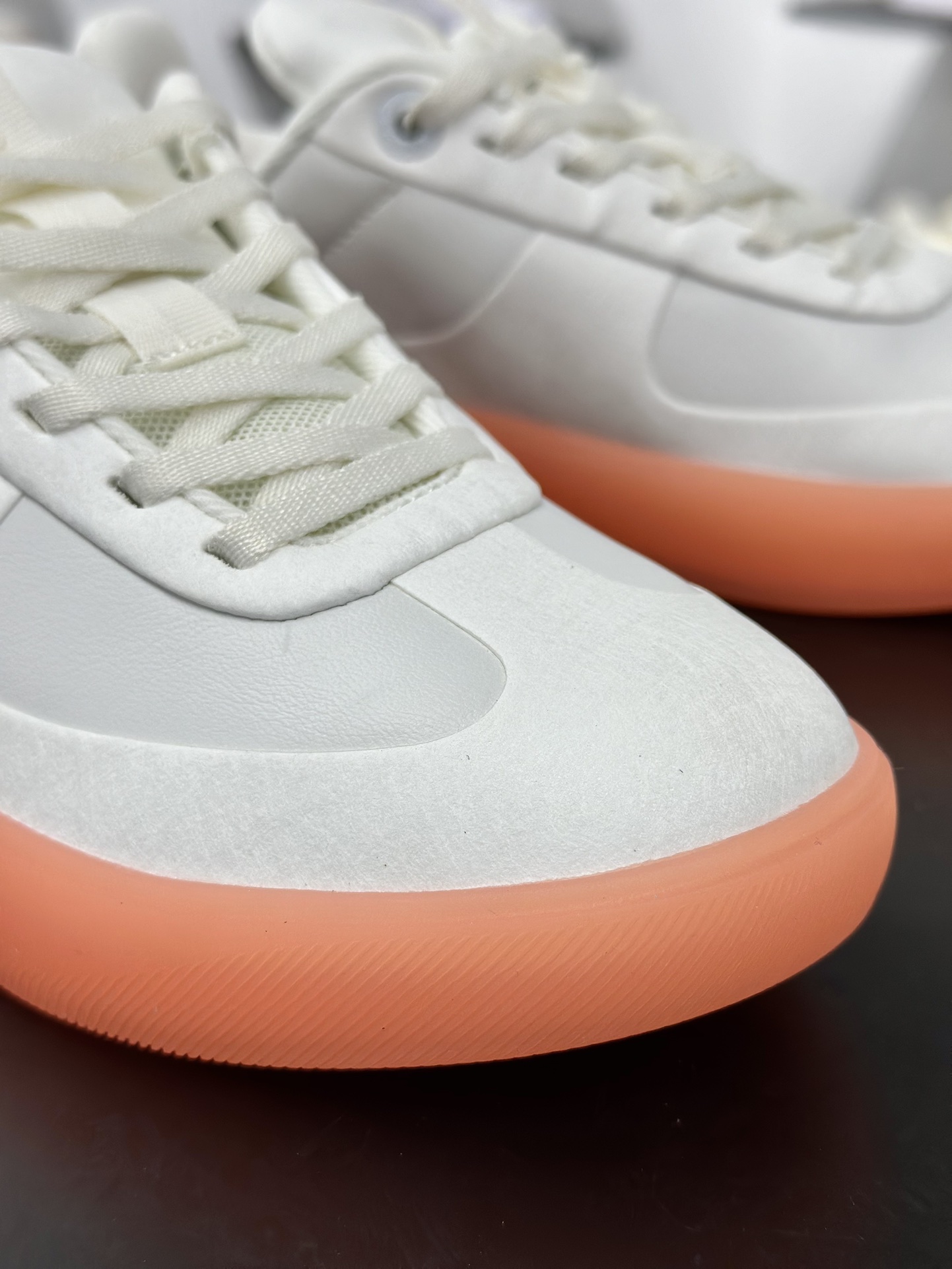 Lululemon Cityverse Lifestyle Low 费尔泽城市系列低帮德训风板鞋“皮革白果冻橙底” LM9AV8S