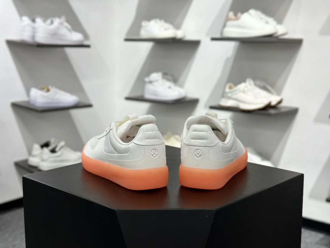 Lululemon Cityverse Lifestyle Low 费尔泽城市系列低帮德训风板鞋“皮革白果冻橙底” LM9AV8S