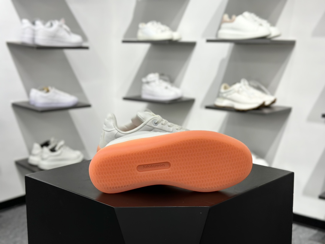Lululemon Cityverse Lifestyle Low 费尔泽城市系列低帮德训风板鞋“皮革白果冻橙底” LM9AV8S