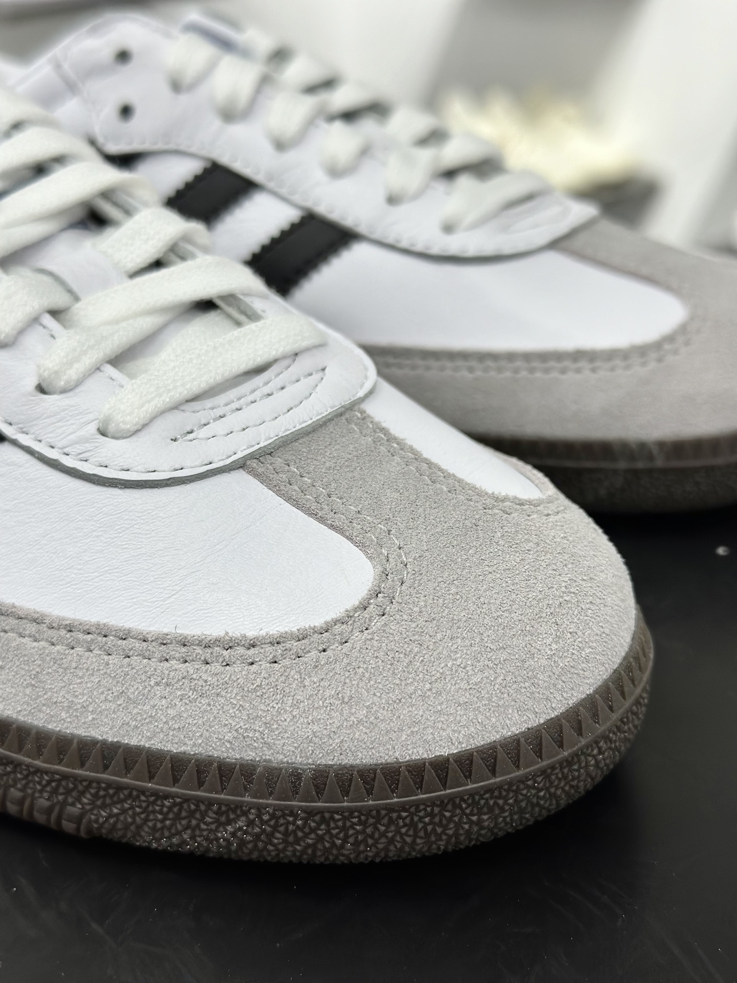 三叶草Adidas Originals Samba OG桑巴舞系列绅士德训板鞋“皮革白粉兔涂鸦焦糖底” B75806