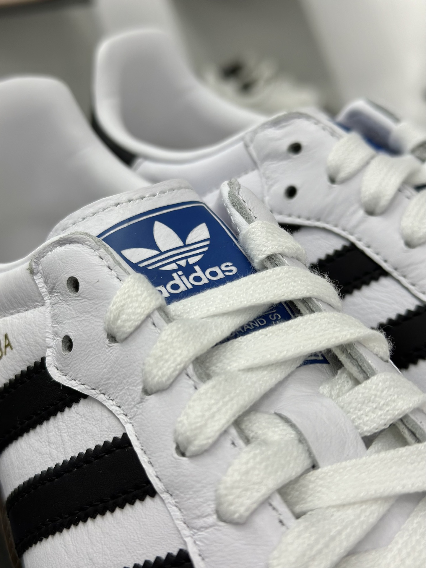 三叶草Adidas Originals Samba OG桑巴舞系列绅士德训板鞋“皮革白粉兔涂鸦焦糖底” B75806