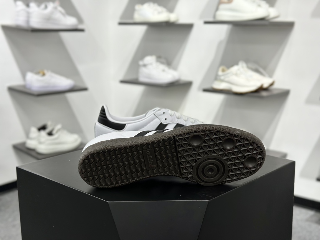 三叶草Adidas Originals Samba OG桑巴舞系列绅士德训板鞋“皮革白粉兔涂鸦焦糖底” B75806