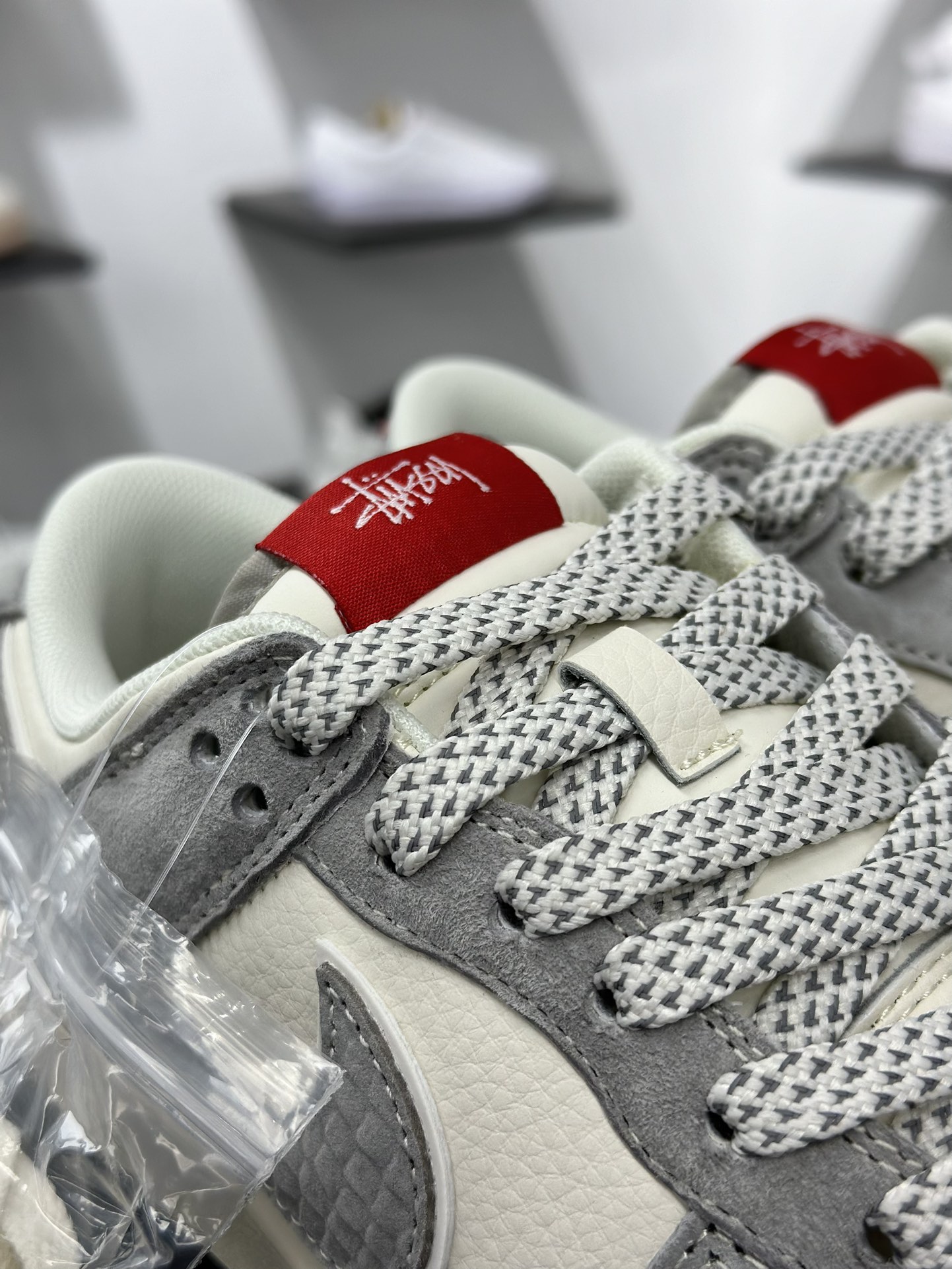 斯图西/Stussy x Nike By You SB Dunk Low”Year of the Snake”扣篮滑板板鞋“Sup联名米白渐变宝蓝红蛇年” XX3168-117
