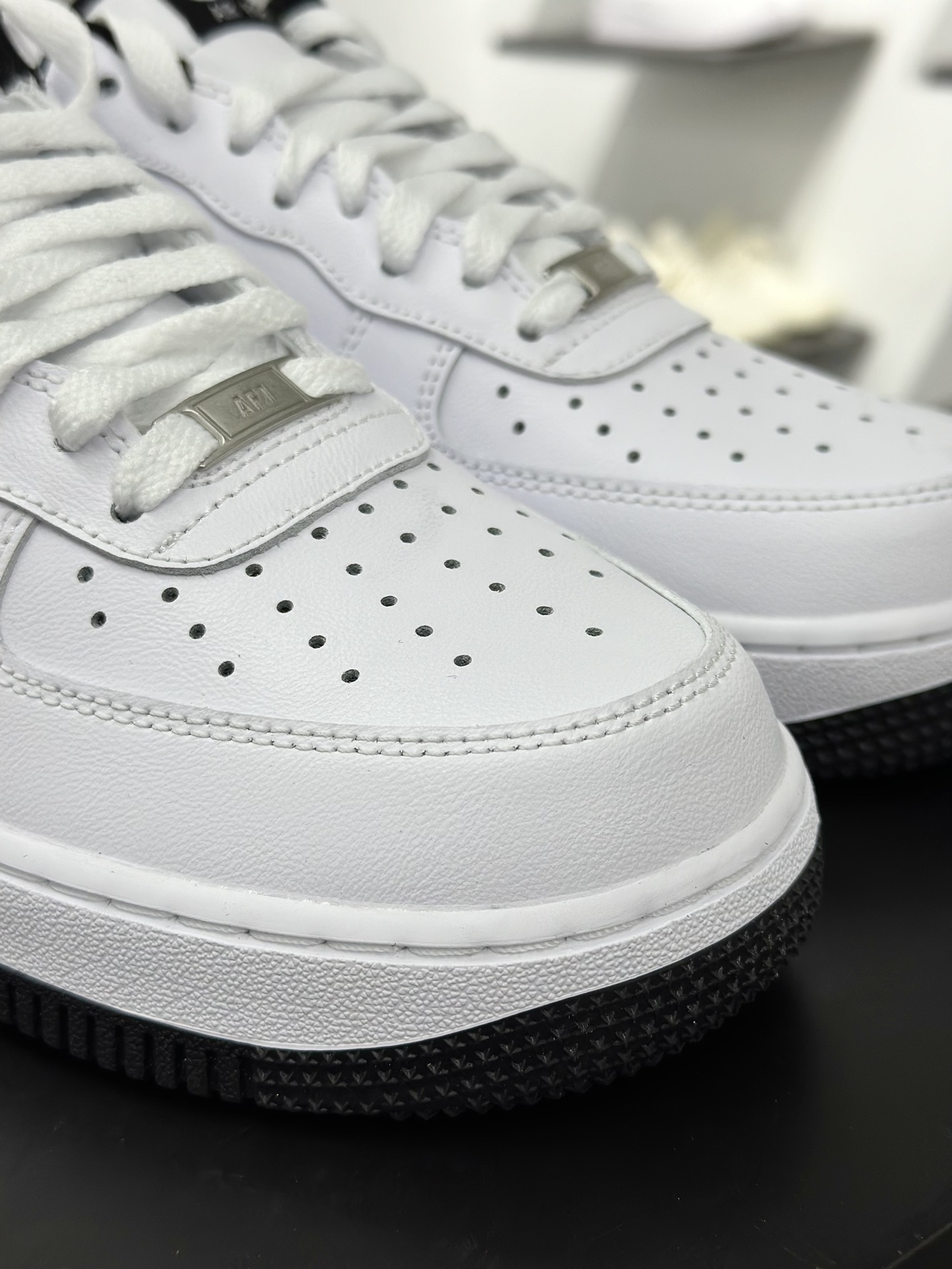 Nike Air Force 1 Low 07 白黑小钩  HM9483-101
