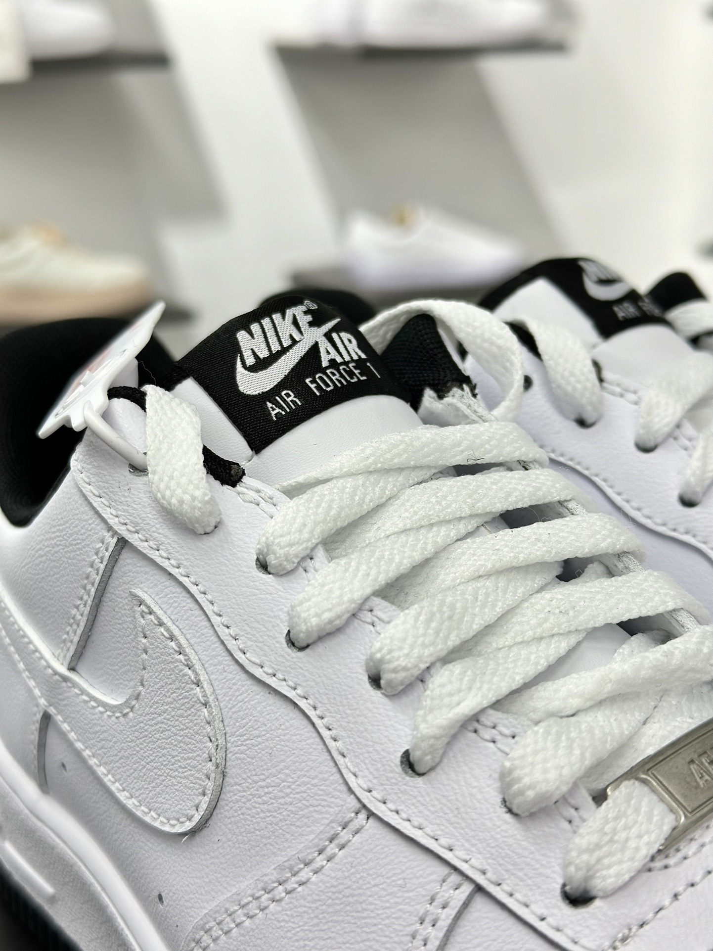 Nike Air Force 1 Low 07 白黑小钩  HM9483-101
