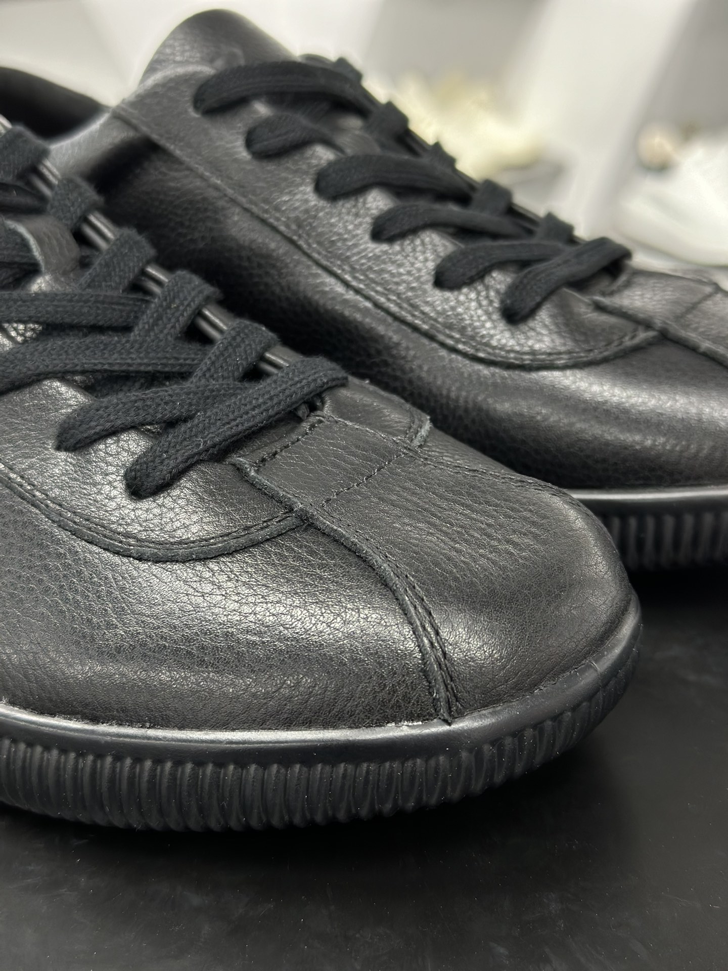 爱步/ECCO Classic Soft Low 柔酷系列低帮系带经典运动鞋“荔枝皮全黑”430004 01001