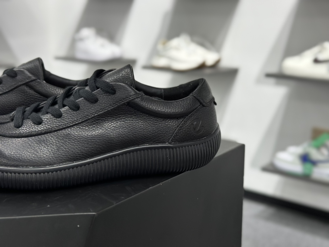 爱步/ECCO Classic Soft Low 柔酷系列低帮系带经典运动鞋“荔枝皮全黑”430004 01001