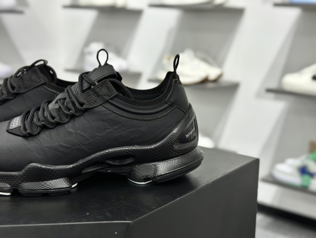爱步/ECCO Classic Soft Low 柔酷系列低帮系带经典运动鞋“荔枝皮全黑”430004 01001