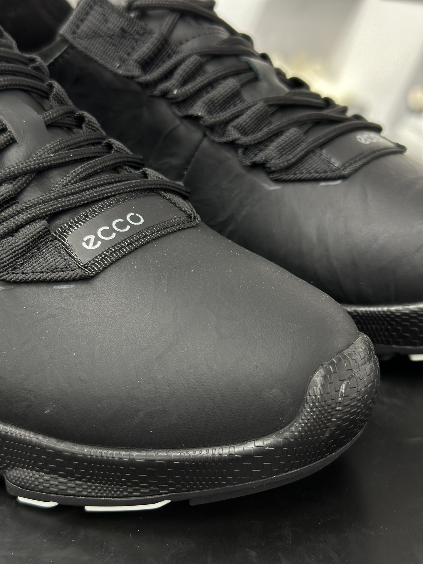爱步/ECCO Classic Soft Low 柔酷系列低帮系带经典运动鞋“荔枝皮全黑”430004 01001