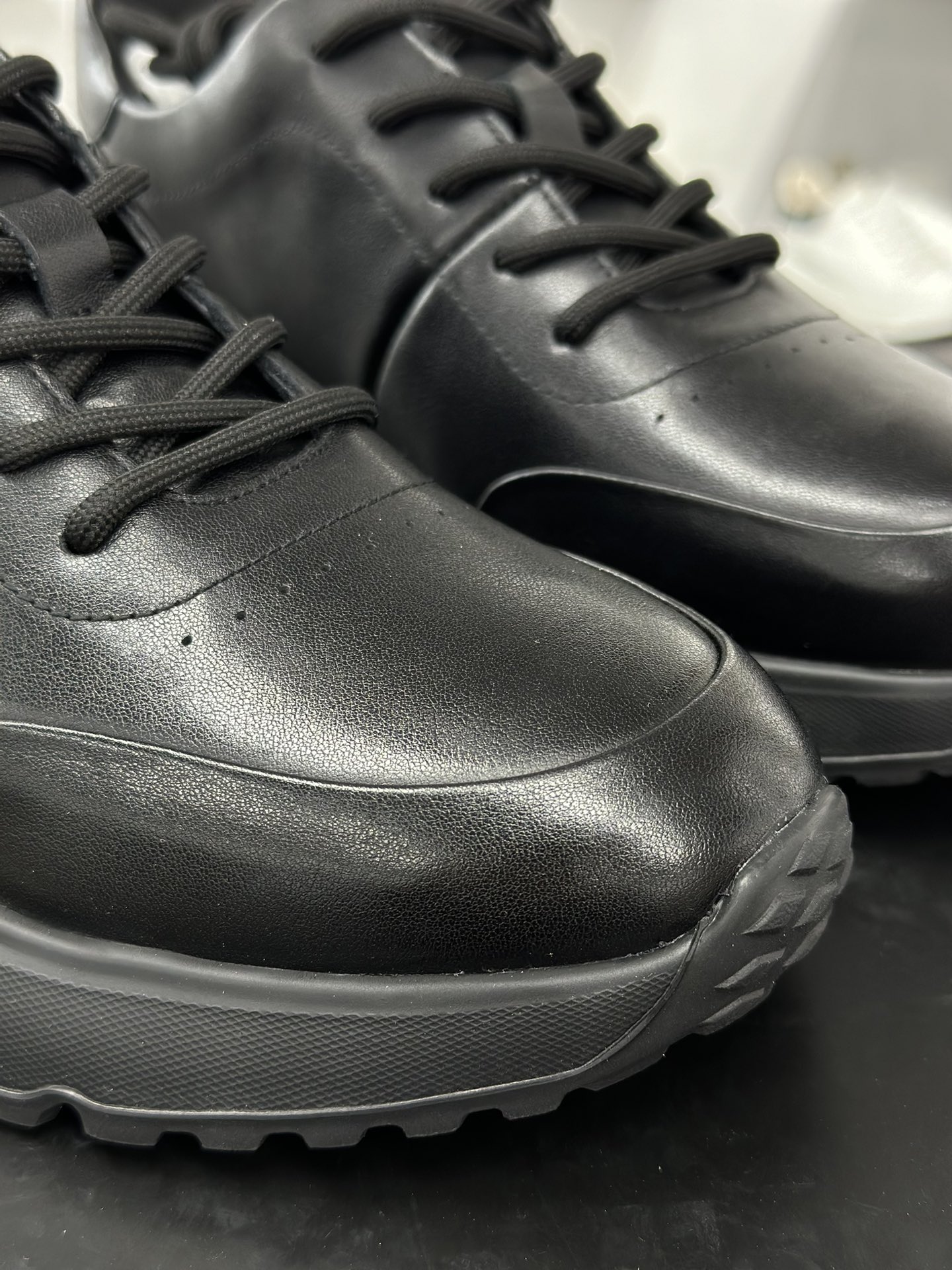 爱步/ECCO Men's Classic Tuke Boen Low 系列低帮系带经典运动鞋“皮革全黑”630796 01001