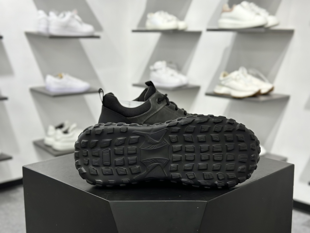 爱步ECCO Men's Designer Leather 都市户外系列真皮低帮百搭休闲运动鞋“皮革黑暗灰”635130 01001