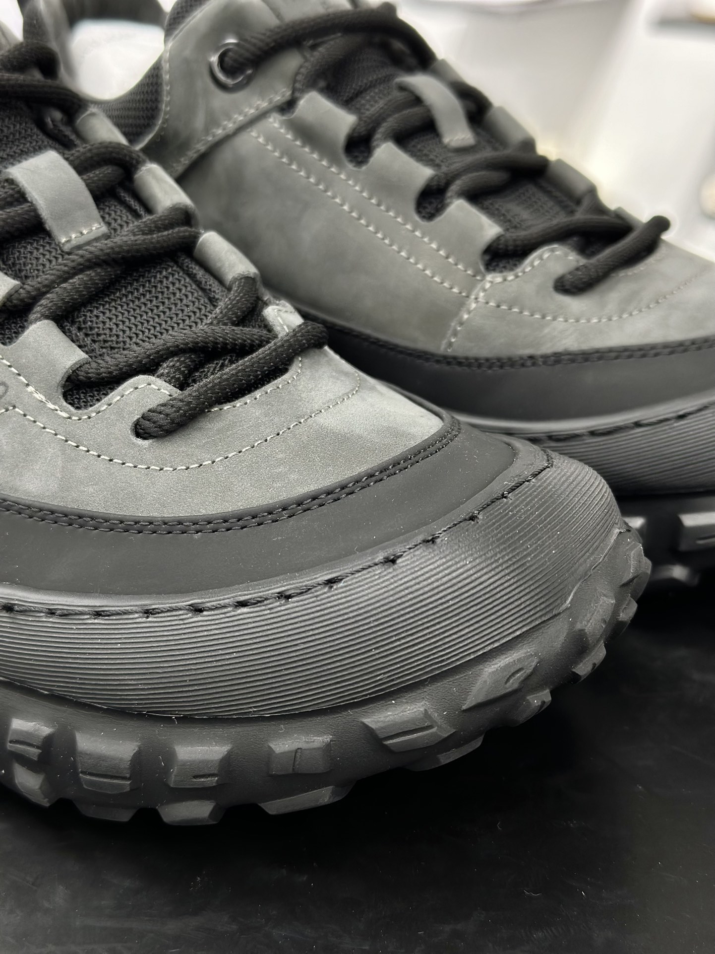 爱步ECCO Men's Designer Leather 都市户外系列真皮低帮百搭休闲运动鞋“皮革黑暗灰”635130 01001
