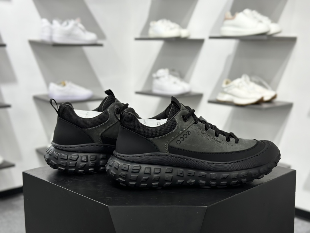 爱步ECCO Men's Designer Leather 都市户外系列真皮低帮百搭休闲运动鞋“皮革黑暗灰”635130 01001