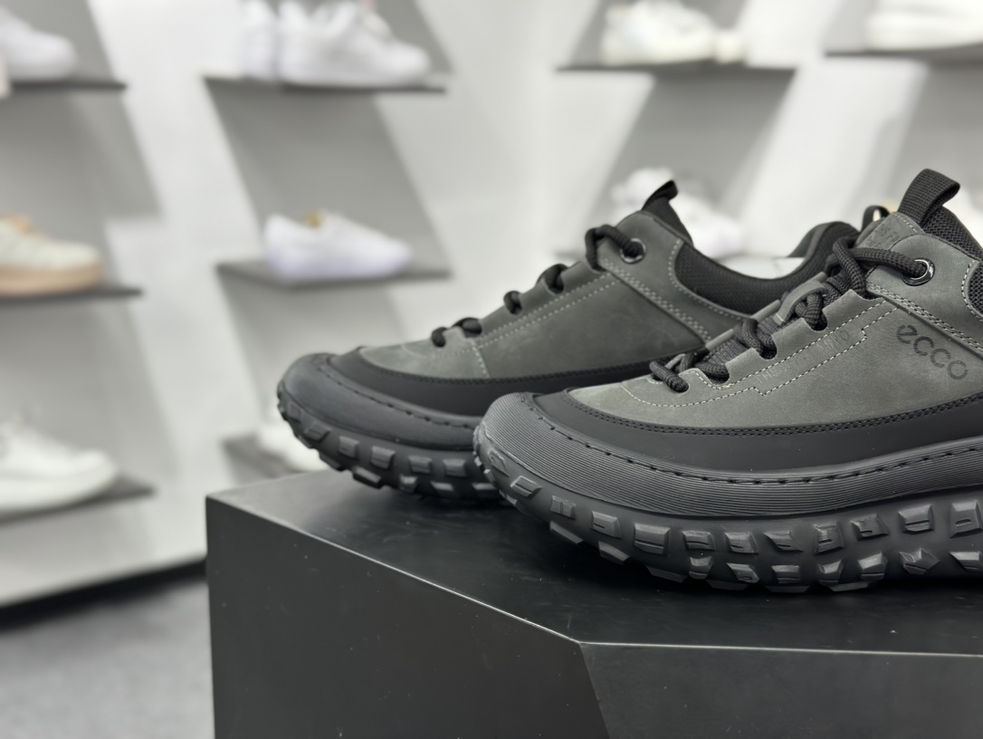 爱步ECCO Men's Designer Leather 都市户外系列真皮低帮百搭休闲运动鞋“皮革黑暗灰”635130 01001