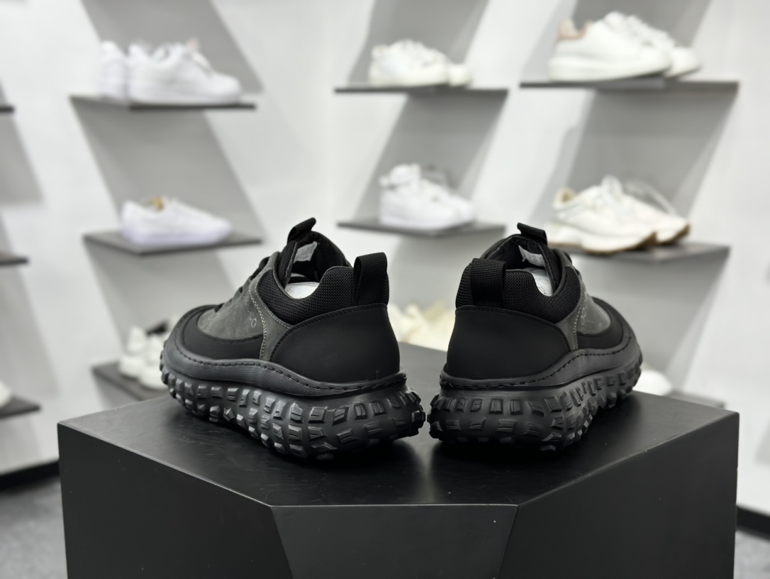 爱步ECCO Men's Designer Leather 都市户外系列真皮低帮百搭休闲运动鞋“皮革黑暗灰”635130 01001