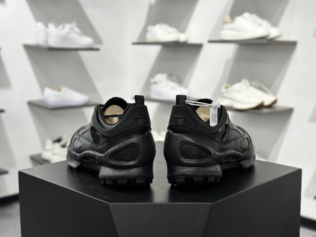 ECCO爱步Men's Sports Running Biom C Leather 健步C系列低帮运动鞋“皮革全黑”
