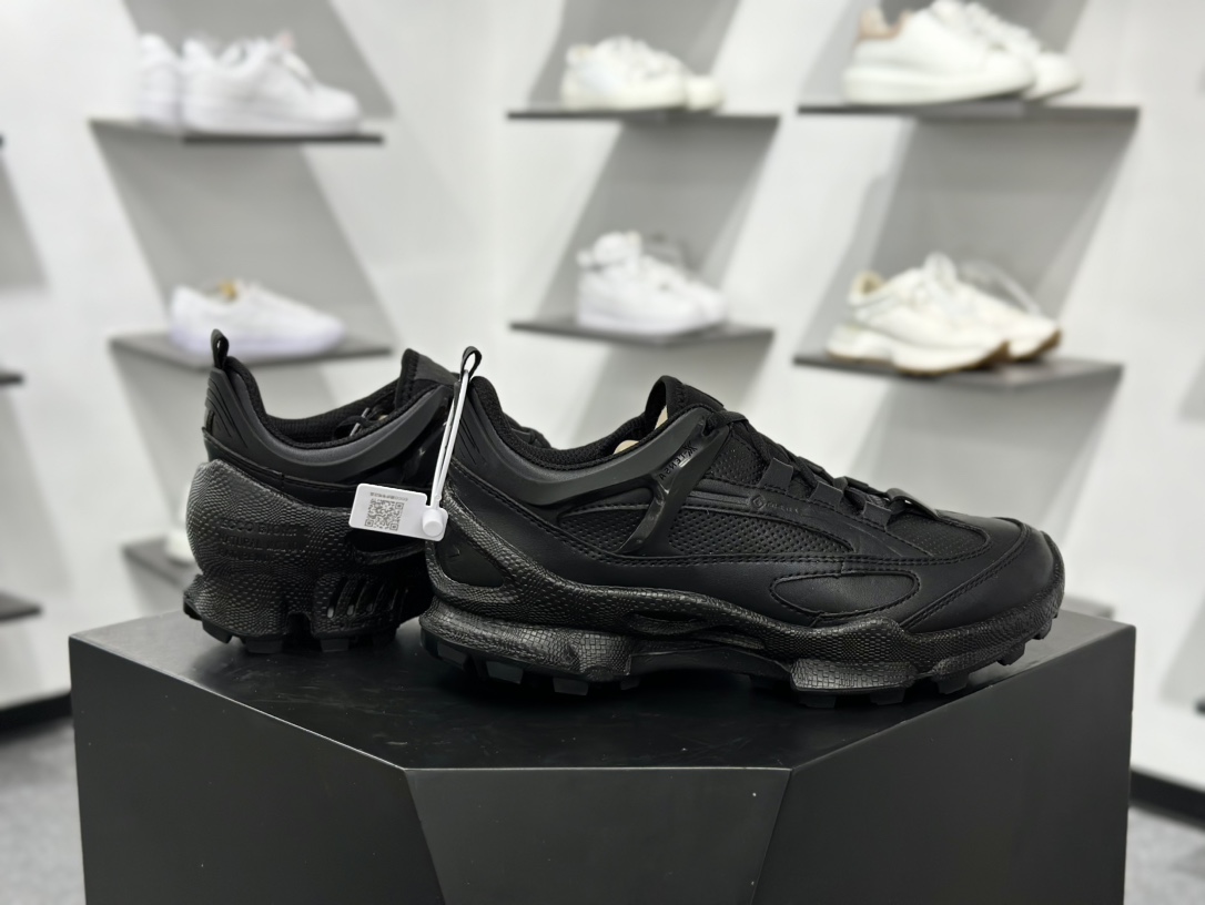 ECCO爱步Men's Sports Running Biom C Leather 健步C系列低帮运动鞋“皮革全黑”