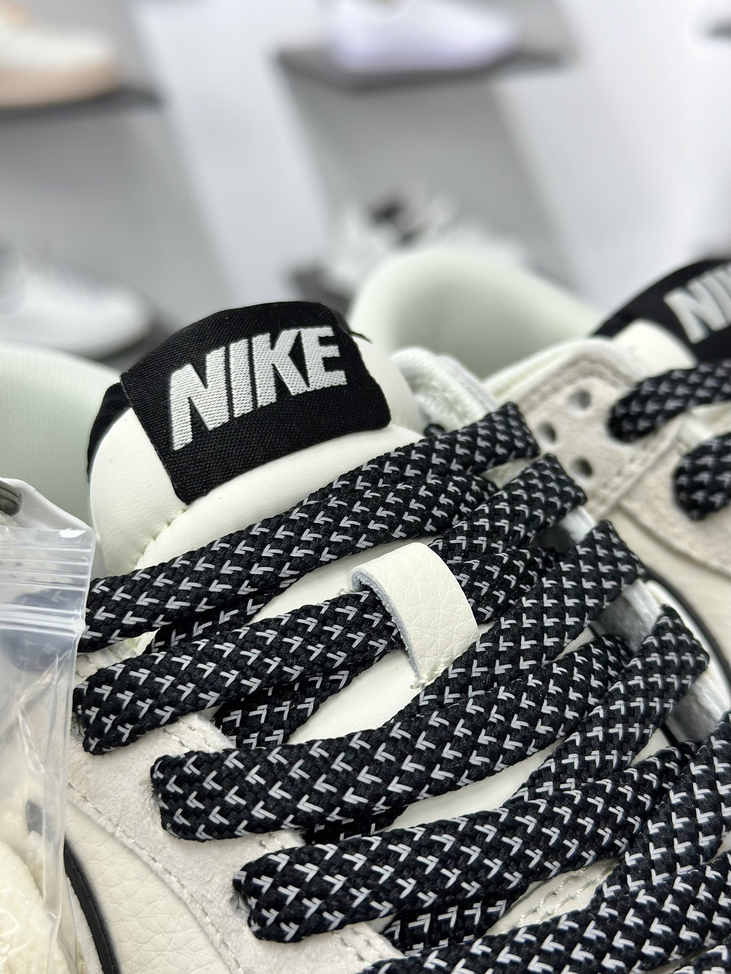 Nike SB Dunk Low 米白黑  BB7518-023