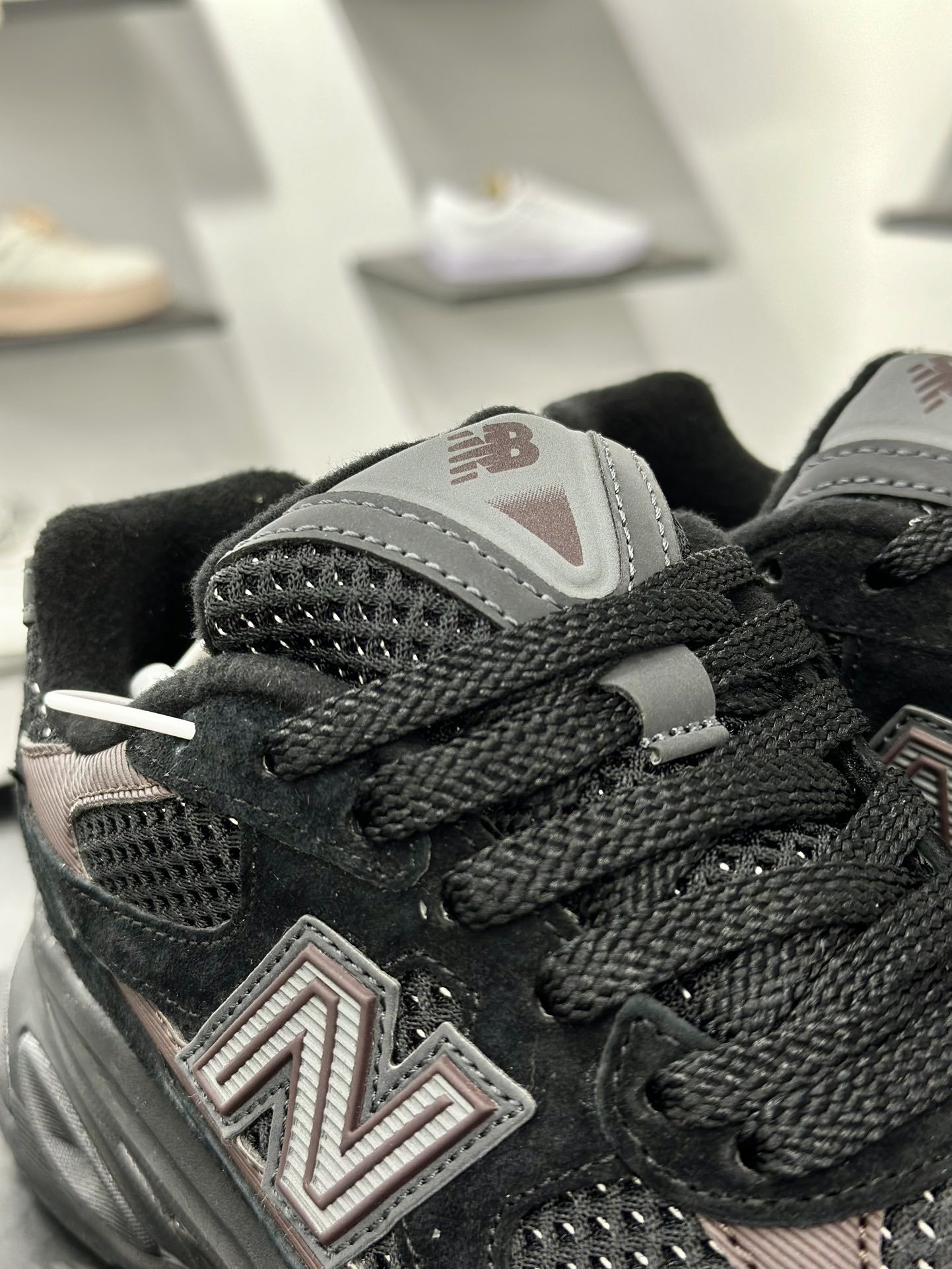 ISSEY MIYAKE x NB新百伦New Balance MT10O”Tornado”系列低帮薄底徒步休闲户外露营运动慢跑鞋“联名皮革湖水暗绿”MT10OIY