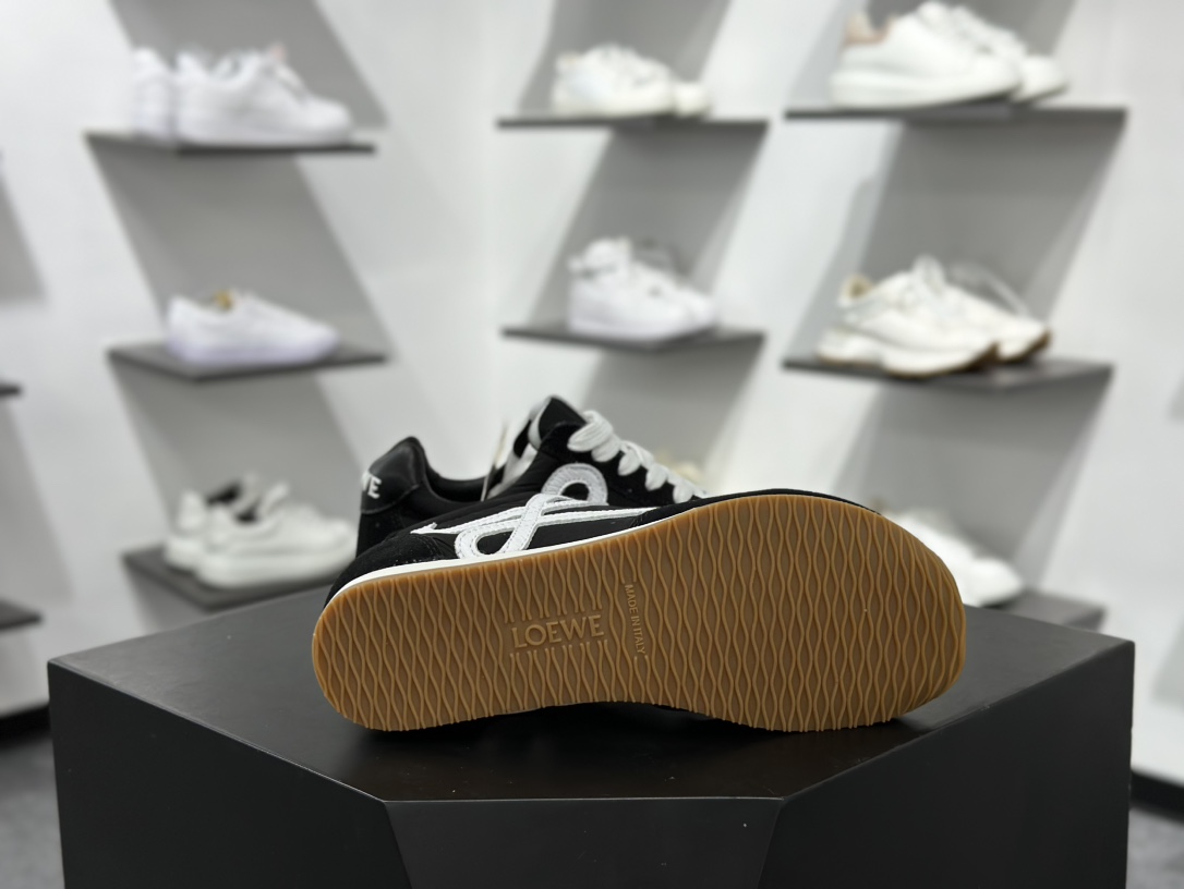 罗意威Loewe Ballet Runner 2.0 Sneakers 芭蕾舞2.0系列阿甘运动鞋“黑色”LLBR282X01-1102