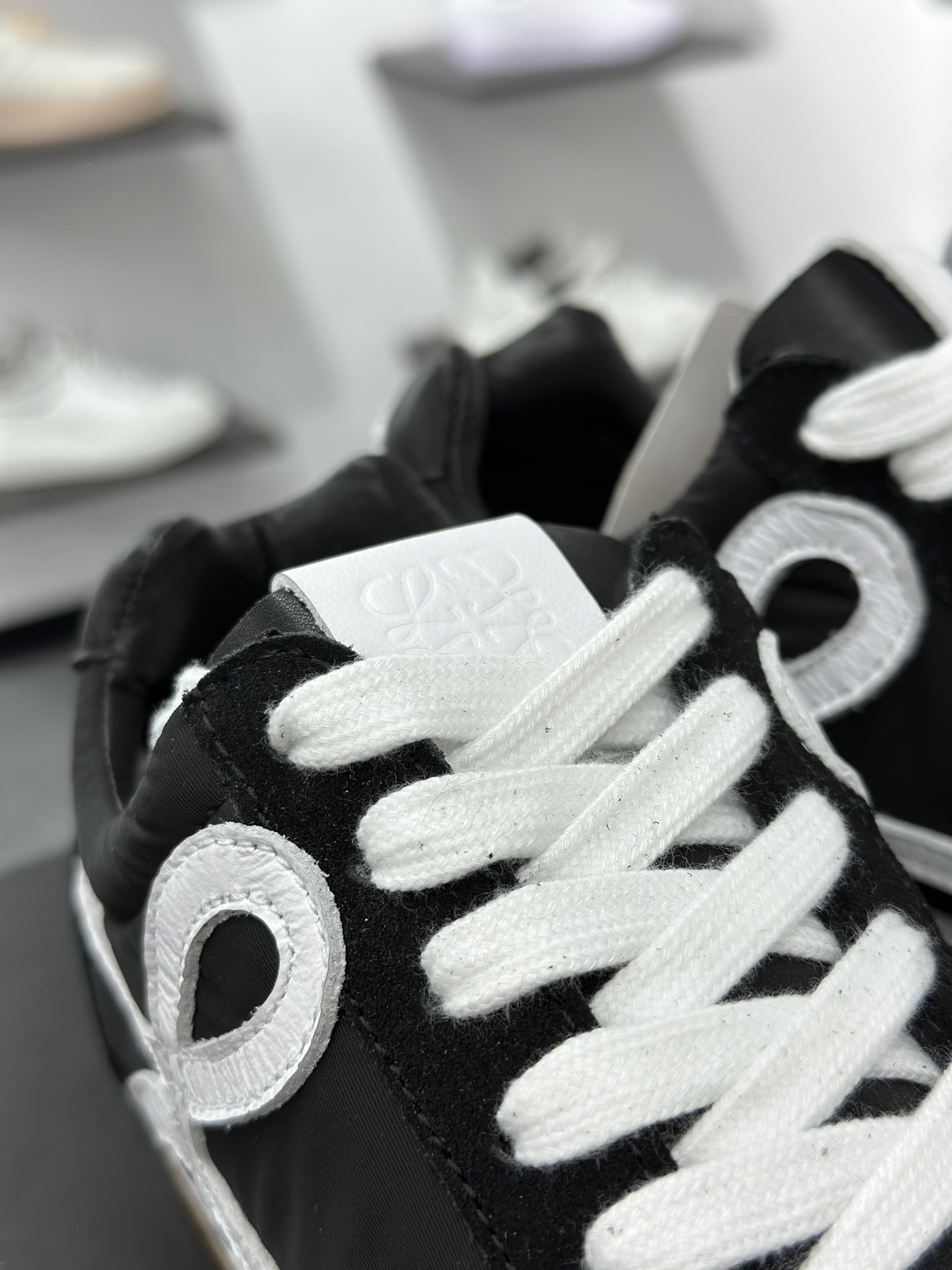 罗意威Loewe Ballet Runner 2.0 Sneakers 芭蕾舞2.0系列阿甘运动鞋“黑色”LLBR282X01-1102