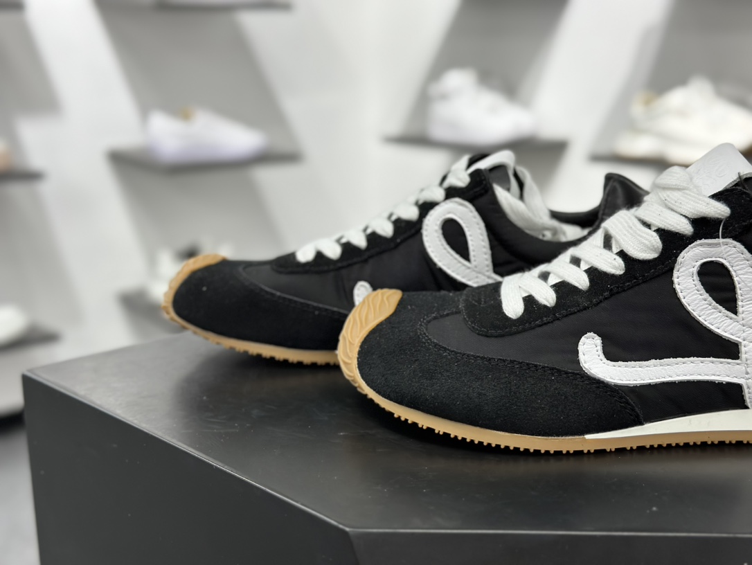 罗意威Loewe Ballet Runner 2.0 Sneakers 芭蕾舞2.0系列阿甘运动鞋“黑色”LLBR282X01-1102