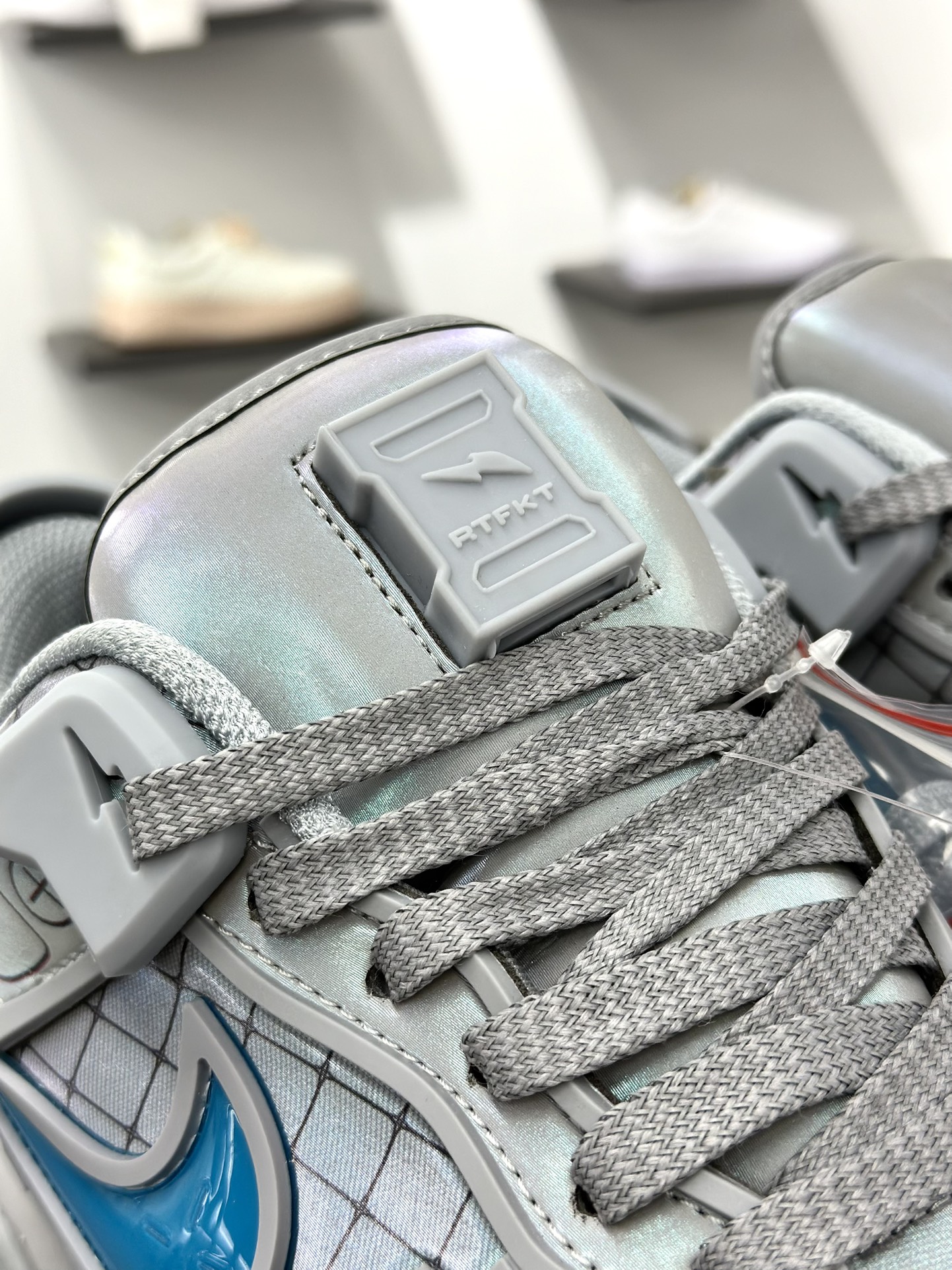 RTFKT Studios x Nike Dunk Genesis Low”Edition of 5849”扣篮滑板板鞋“联名灰蓝” HF0438-001