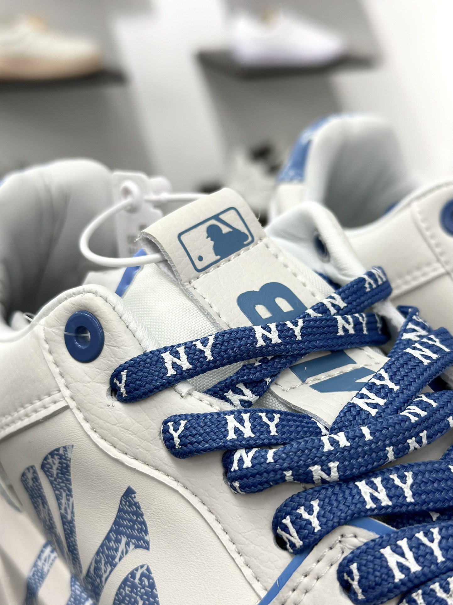 MLB Giày MLB Chunky Liner Mono 学长鞋系列低帮老爹风轻量增高板鞋“皮革蓝白NY压纹LOGO” 3ASXD025N-50BLS