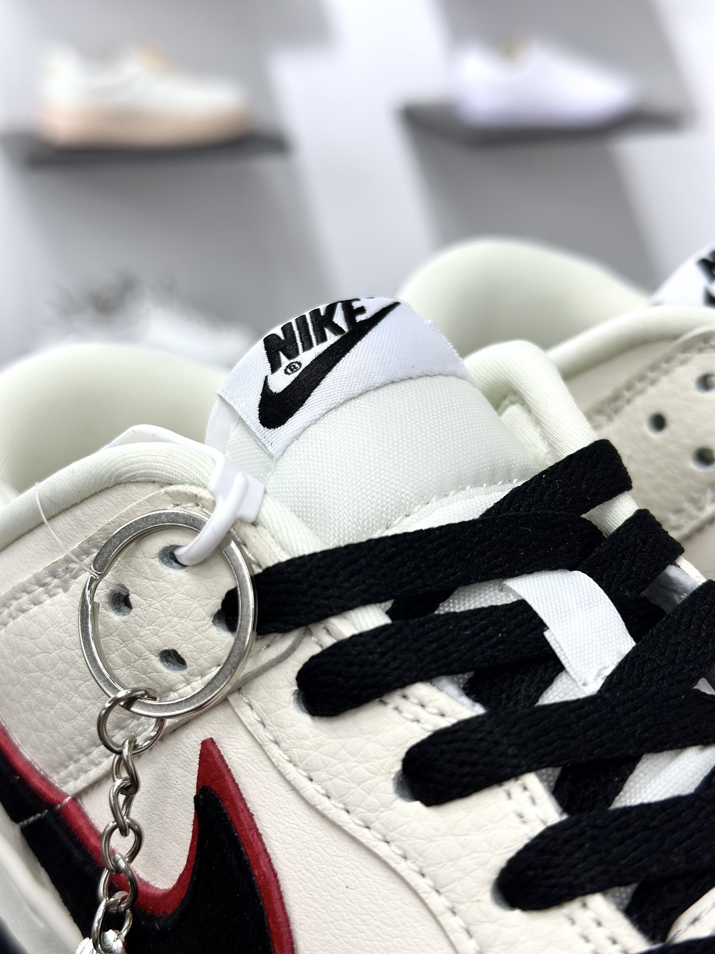 Nk SB Dunk Low 巴黎世家联名 米白黑勾 周年高端定制 低帮休闲板鞋 LW1818-110