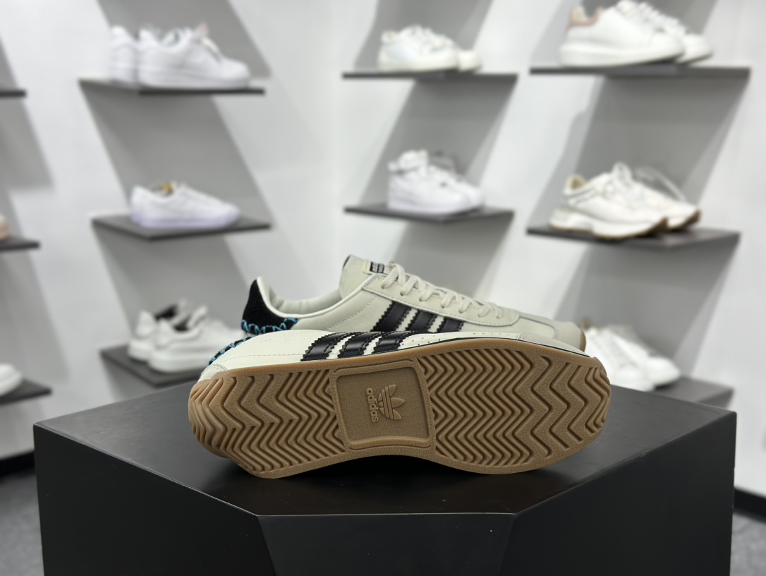 FeiFei Ruan x Adidas Country OG”Chinese New Year”国民系列低帮慢跑鞋“联名奶白黑靛蓝缝线” ID1142