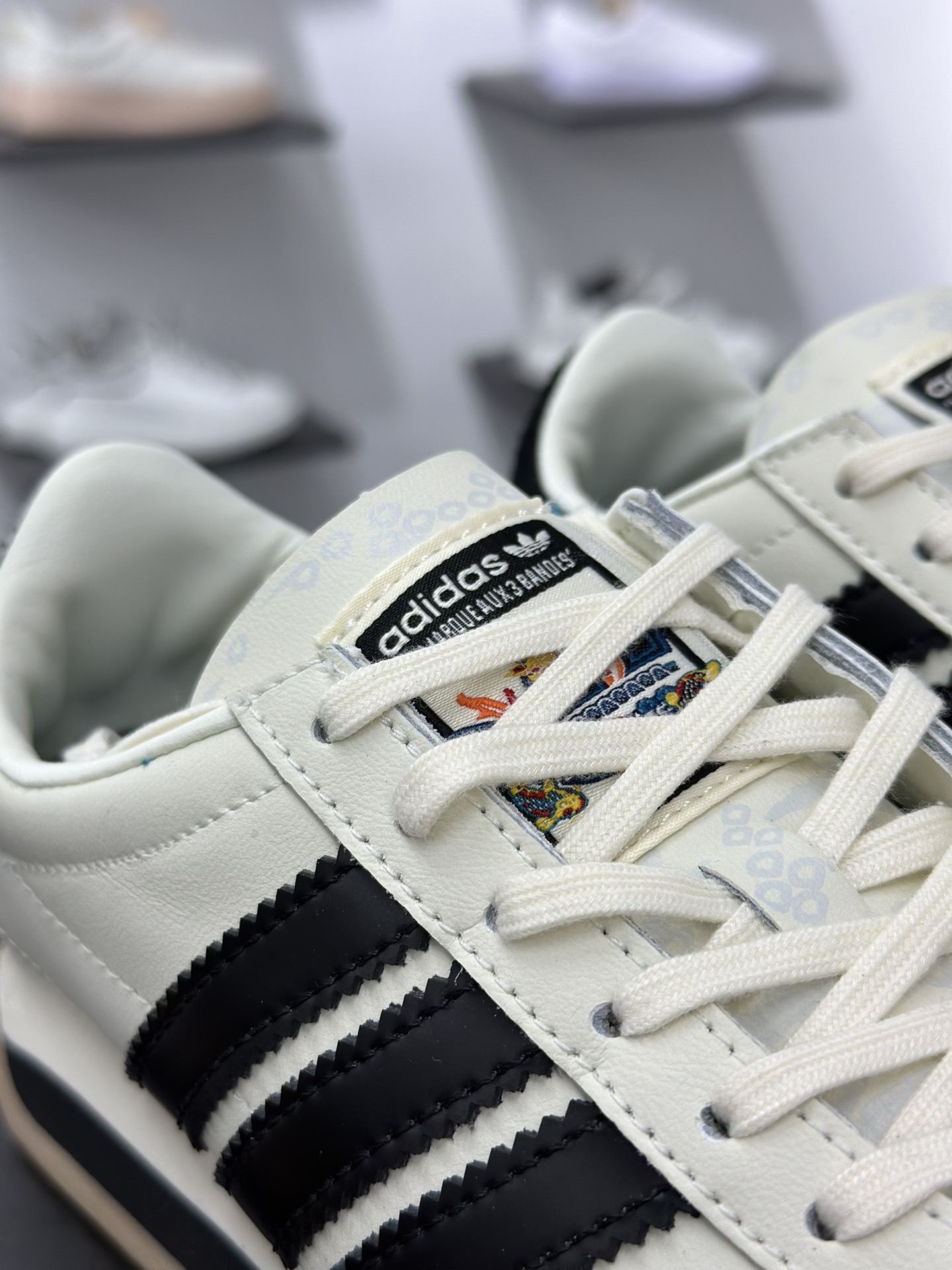 FeiFei Ruan x Adidas Country OG”Chinese New Year”国民系列低帮慢跑鞋“联名奶白黑靛蓝缝线” ID1142