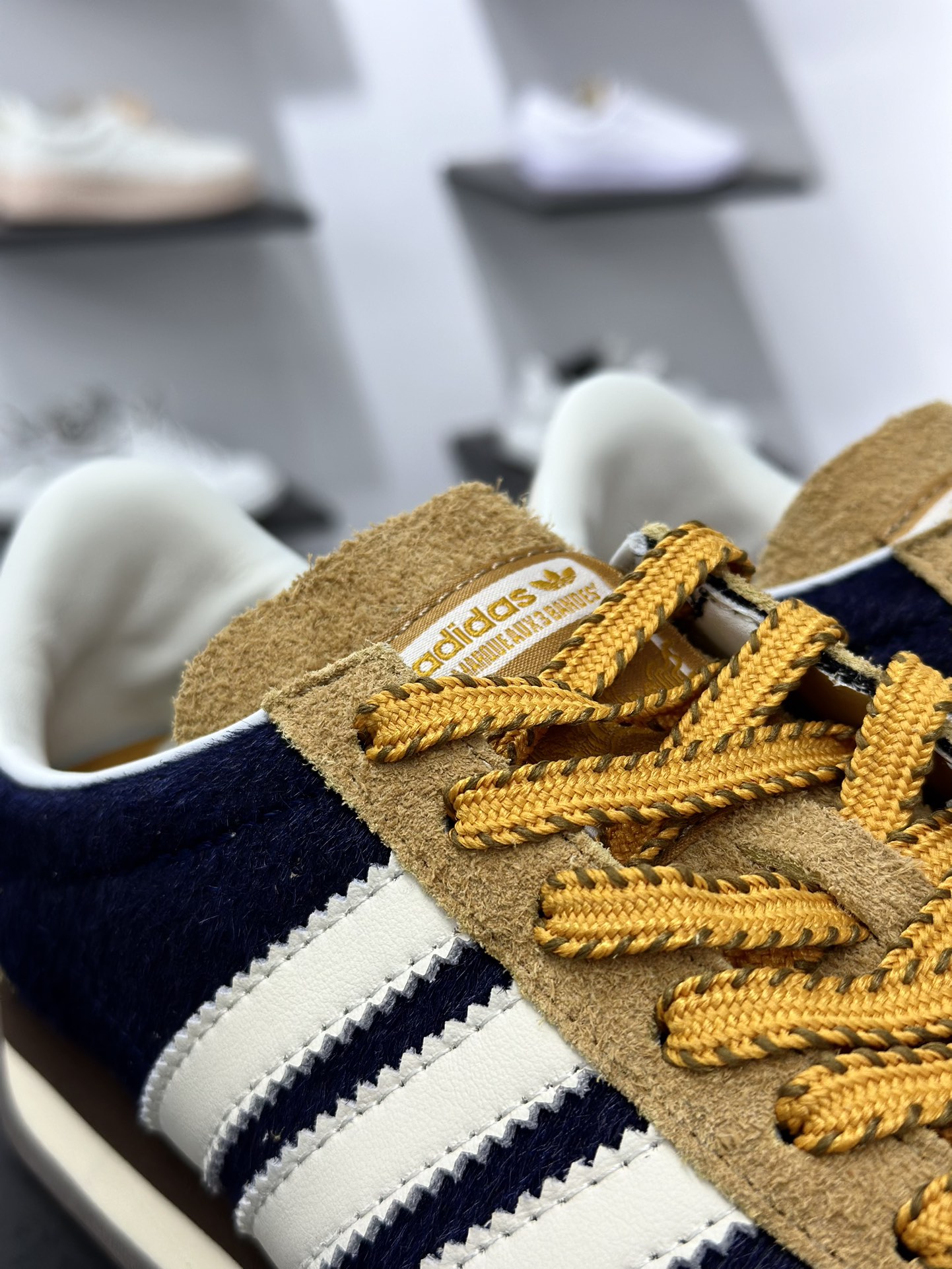 FeiFei Ruan x Adidas Country OG”Black Brown”国民系列低帮慢跑鞋“联名黑白棕黄” ID3652