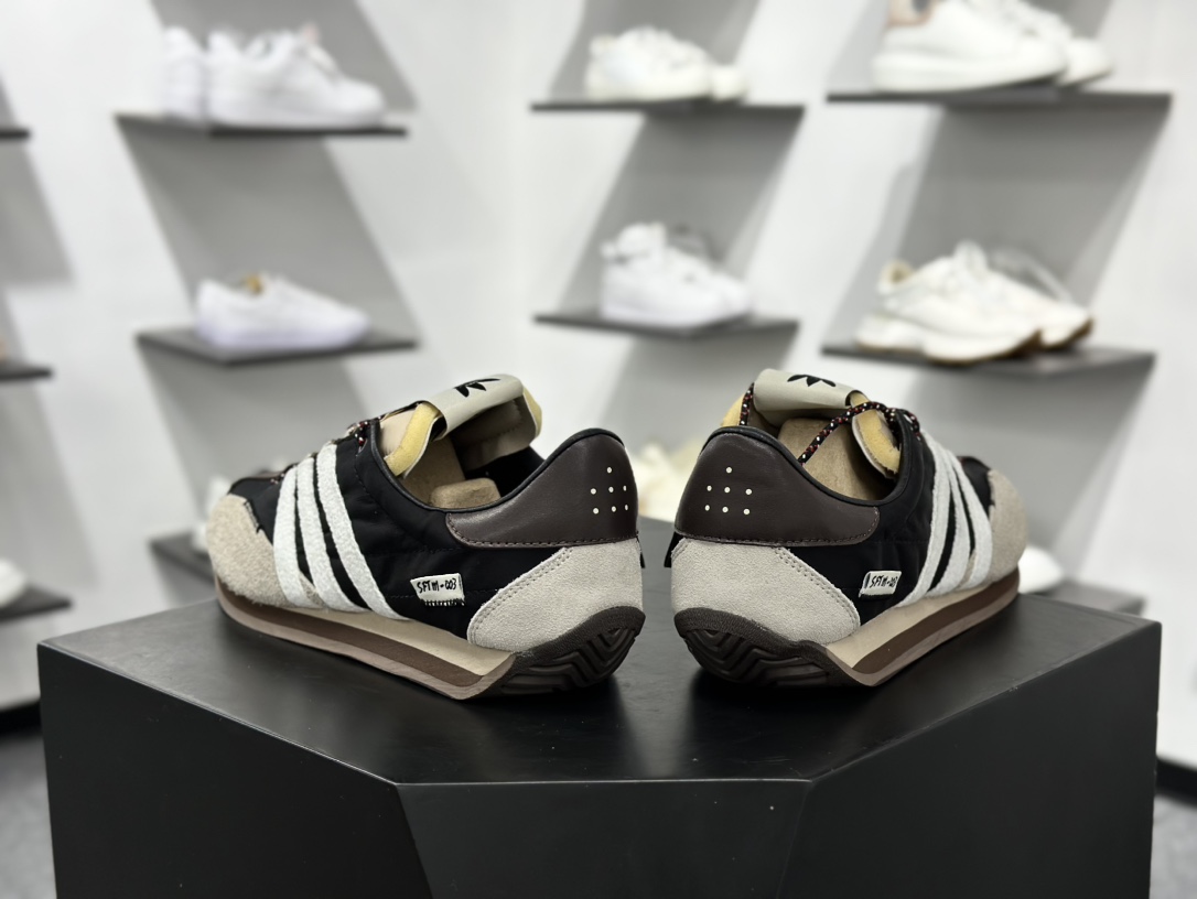 Song for the Mute x Adidas Country OG”Black Wonder Beige”SFTM-003系列低帮慢跑鞋“联名黑米白深棕” ID3546
