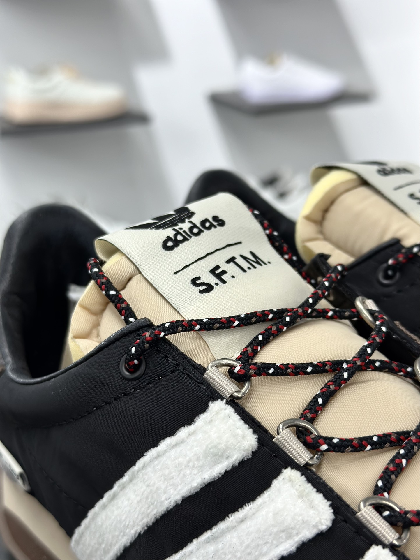 Song for the Mute x Adidas Country OG”Black Wonder Beige”SFTM-003系列低帮慢跑鞋“联名黑米白深棕” ID3546