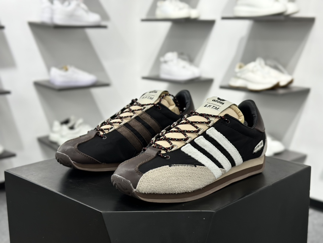 Song for the Mute x Adidas Country OG”Black Wonder Beige”SFTM-003系列低帮慢跑鞋“联名黑米白深棕” ID3546