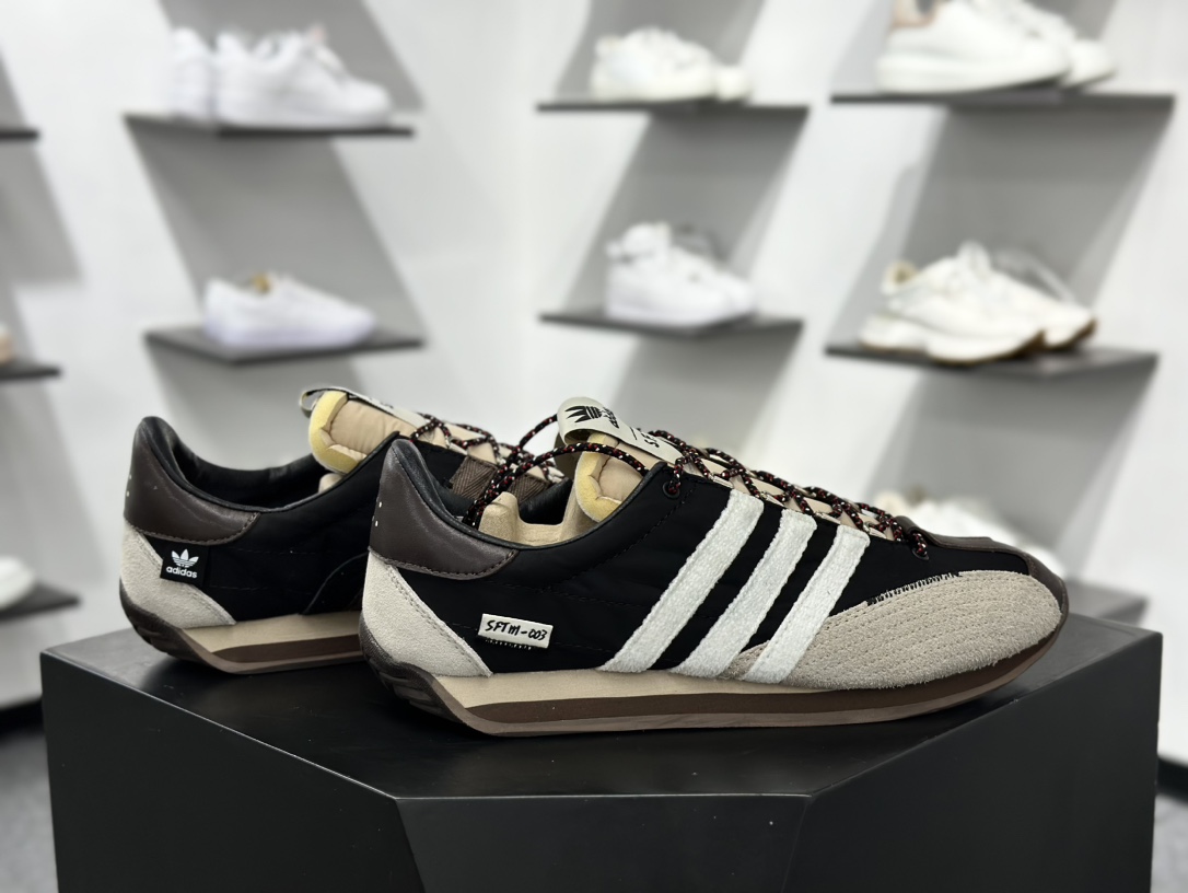 Song for the Mute x Adidas Country OG”Black Wonder Beige”SFTM-003系列低帮慢跑鞋“联名黑米白深棕” ID3546