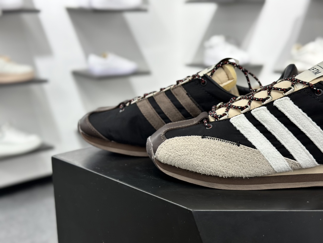 Song for the Mute x Adidas Country OG”Black Wonder Beige”SFTM-003系列低帮慢跑鞋“联名黑米白深棕” ID3546
