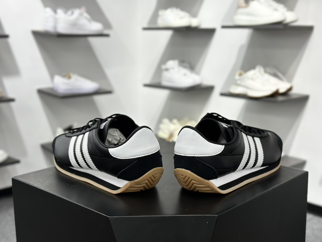 阿迪达斯Adidas Country OG 国民系列低帮经典复古德训慢跑鞋“皮革黑白生胶底” IE4231