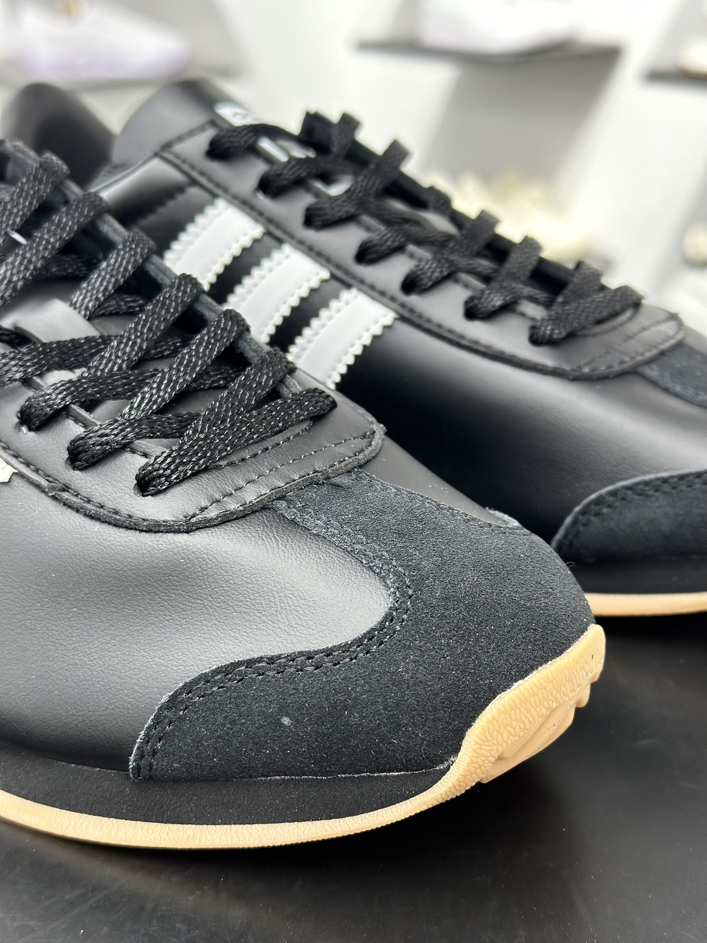 阿迪达斯Adidas Country OG 国民系列低帮经典复古德训慢跑鞋“皮革黑白生胶底” IE4231
